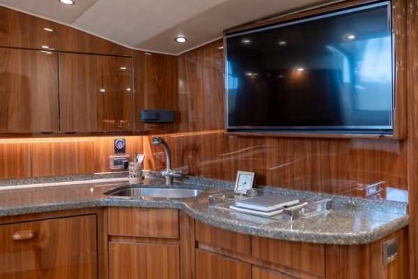 2018 Viking 52