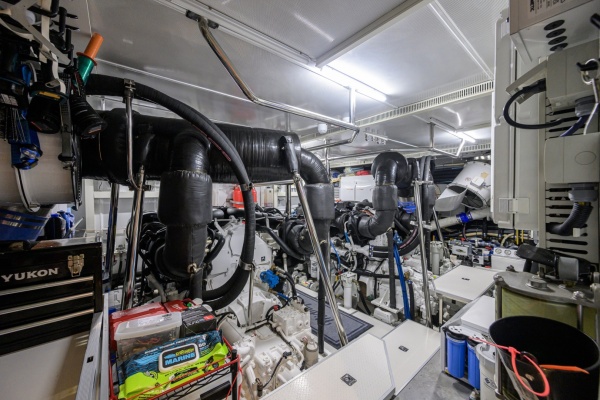 Midnight Moon 85ft Horizon Yacht For Sale