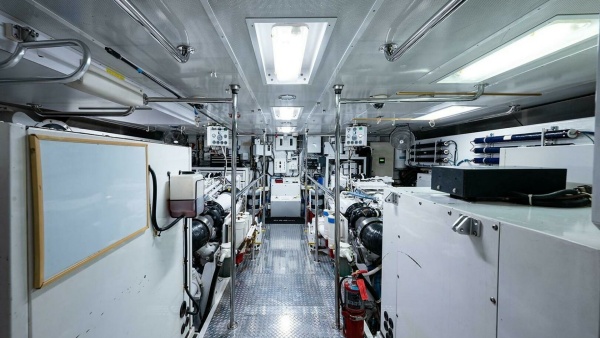 Magnum Ride 100ft Hatteras Yacht For Sale