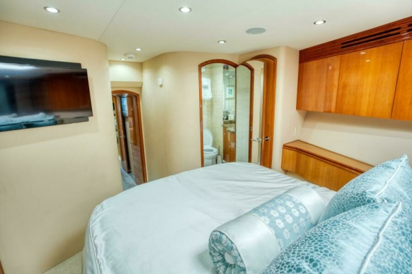 MAJESTIK 80ft Hatteras Yacht For Sale