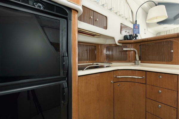 2000 40 Sea Ray 400 Sedan Bridge Silver Lining Galley (1)