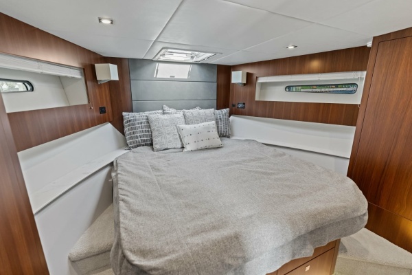 Cruisers 42 SARGAM - Stateroom Bow