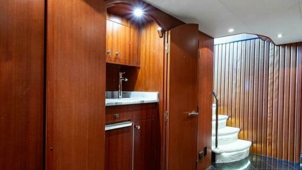 Magnum Ride 100ft Hatteras Yacht For Sale