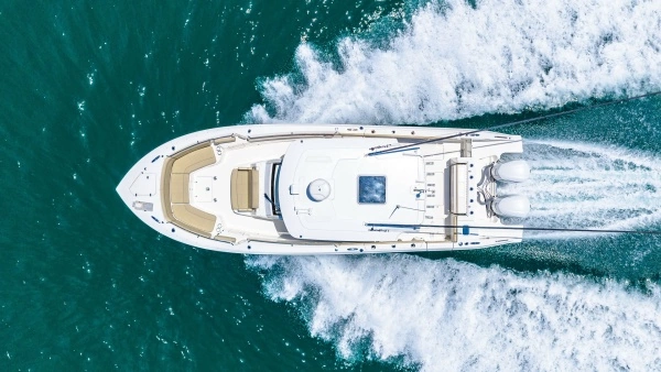 2019 Pursuit 32