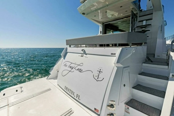 2023 Cruisers Yachts 60