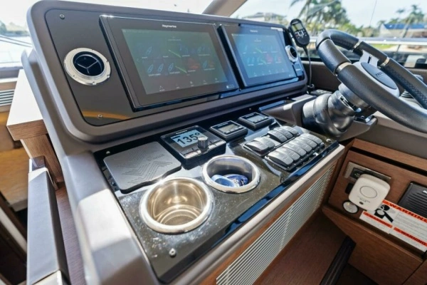 2020 Prestige 52