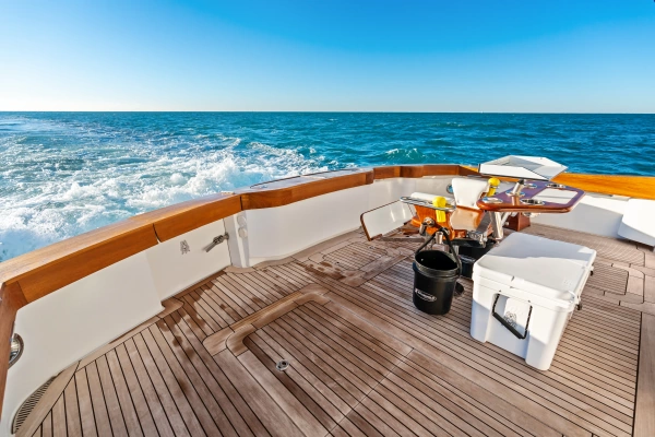 2011 Hatteras 77