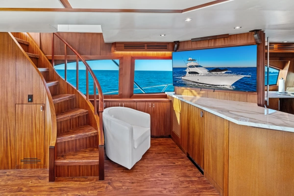 2011 Hatteras 77