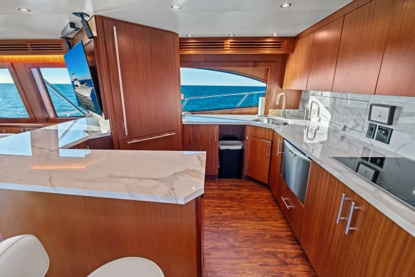 2011 Hatteras 77