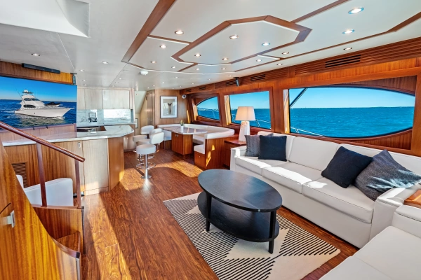 2011 Hatteras 77