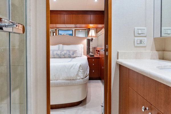 2013 Hatteras 80