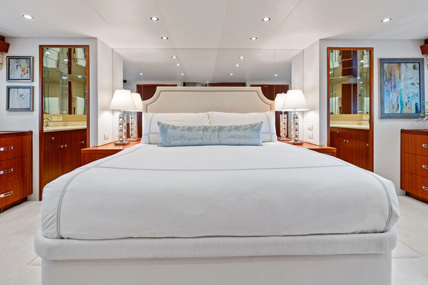 2013 Hatteras 80