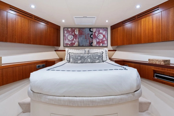 2013 Hatteras 80