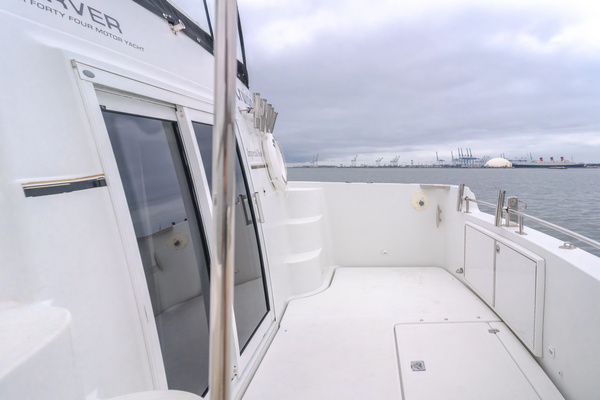 2001 Carver 44