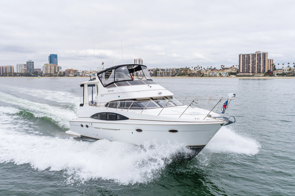 2001 Carver 44