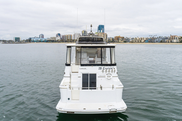 2001 Carver 44