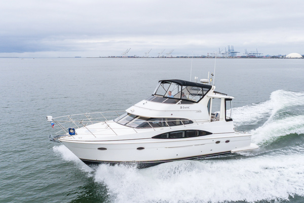 2001 Carver 44
