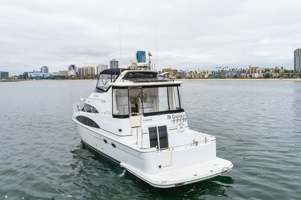 2001 Carver 44