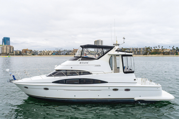 2001 Carver 44