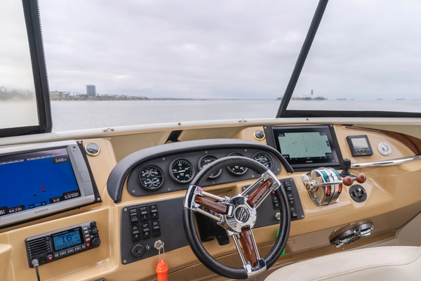 2001 Carver 44