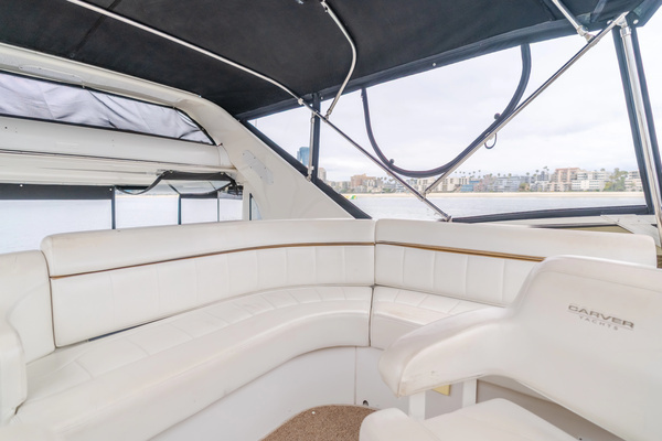 2001 Carver 44