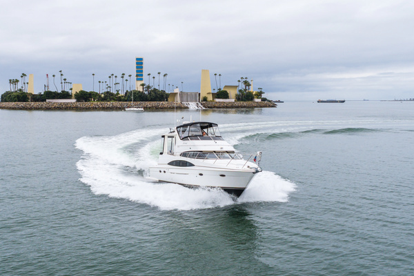 2001 Carver 44