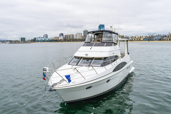2001 Carver 44
