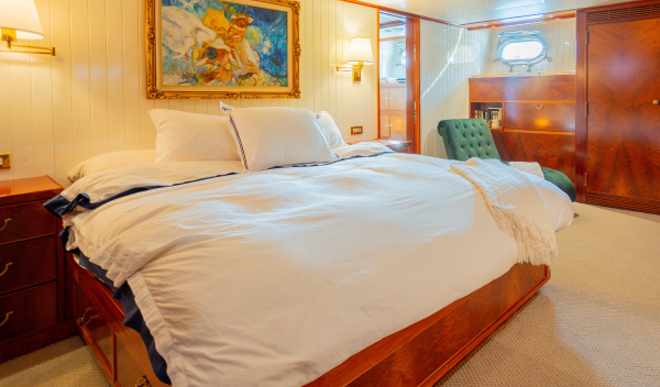 Noya Hill 114ft Crescent Yacht For Sale