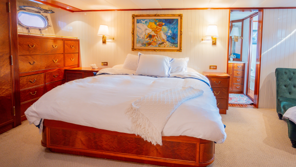Noya Hill 114ft Crescent Yacht For Sale