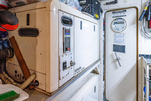 2006 Ferretti Yachts 83