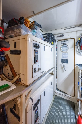 2006 Ferretti Yachts 83
