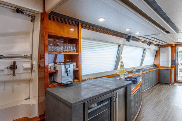 2006 Ferretti Yachts 83