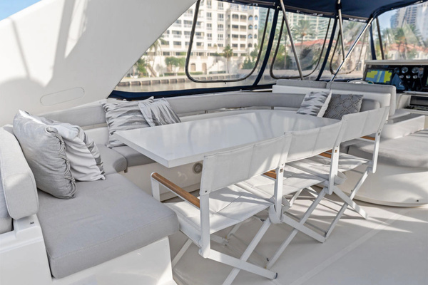 2006 Ferretti Yachts 83