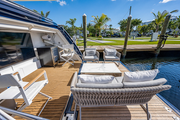 2006 Ferretti Yachts 83