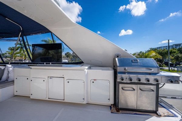 2006 Ferretti Yachts 83