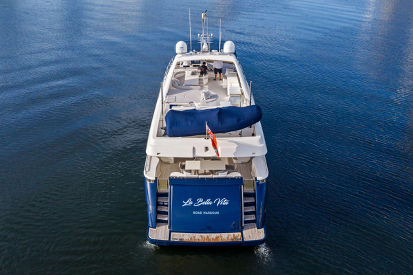 2006 Ferretti Yachts 83