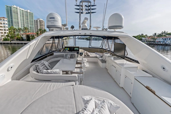 2006 Ferretti Yachts 83