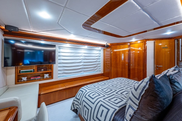 2006 Ferretti Yachts 83