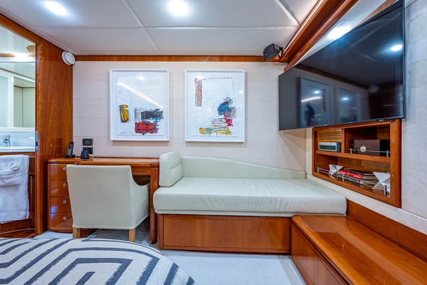 2006 Ferretti Yachts 83