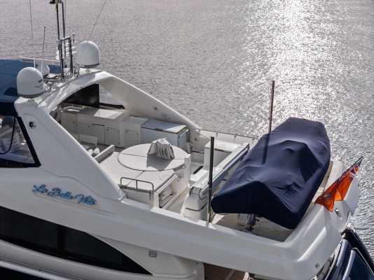 2006 Ferretti Yachts 83