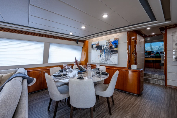 2006 Ferretti Yachts 83