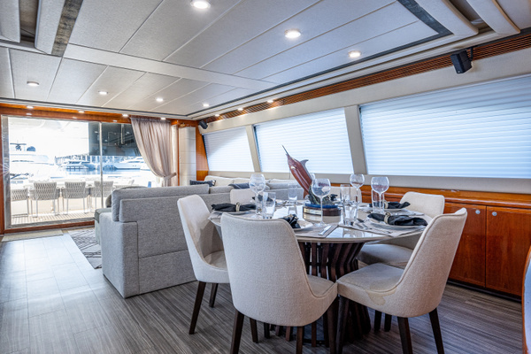 2006 Ferretti Yachts 83