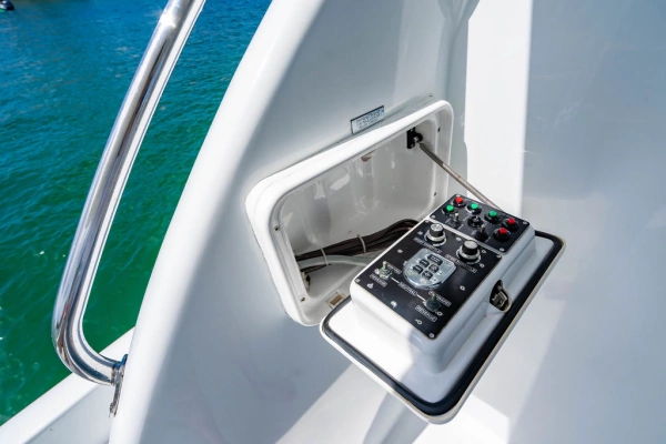2006 Hatteras 64