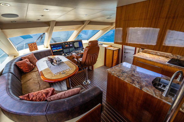 2006 Hatteras 64