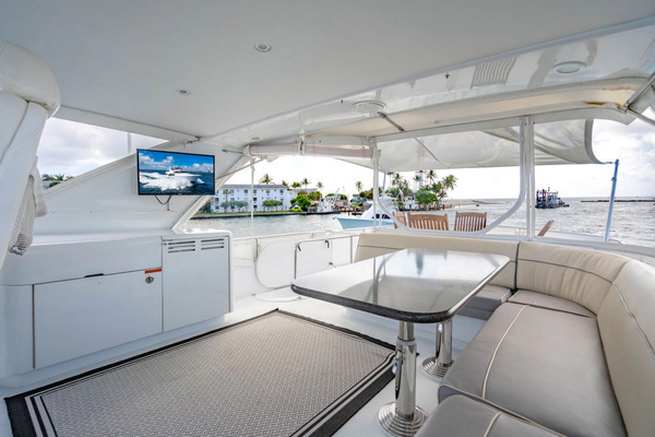 2006 Hatteras 64