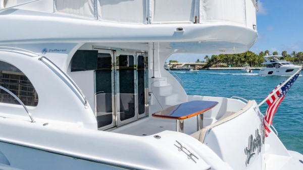 LADY BELLA 64ft Hatteras Yacht For Sale