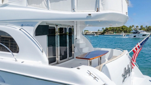 2006 Hatteras 64