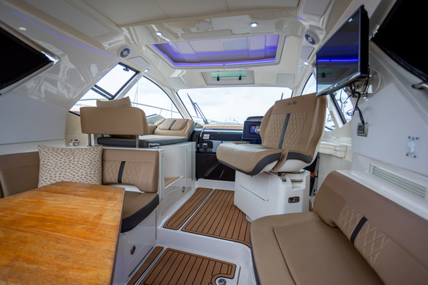 2018 Sea Ray 35