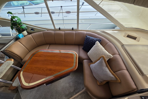 2000 Cruisers Yachts 50