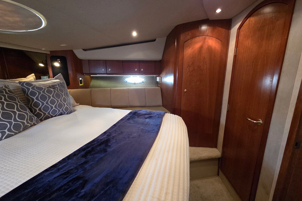 2000 Cruisers Yachts 50